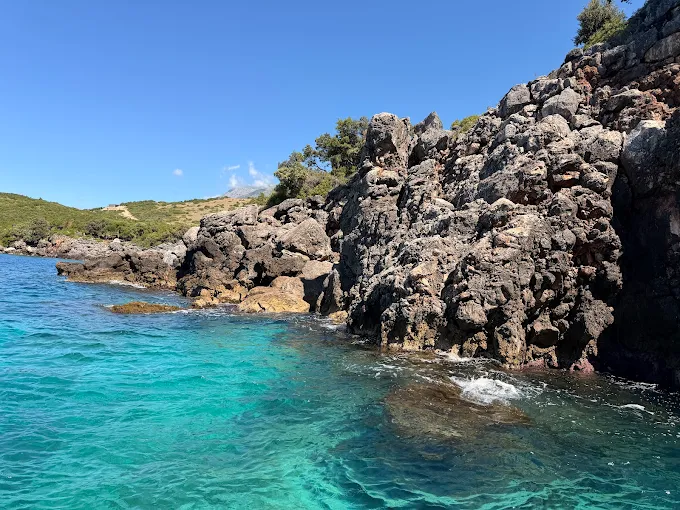 Grama Bay by Boat – The Hidden Experience Most Tourists Miss in Albania
