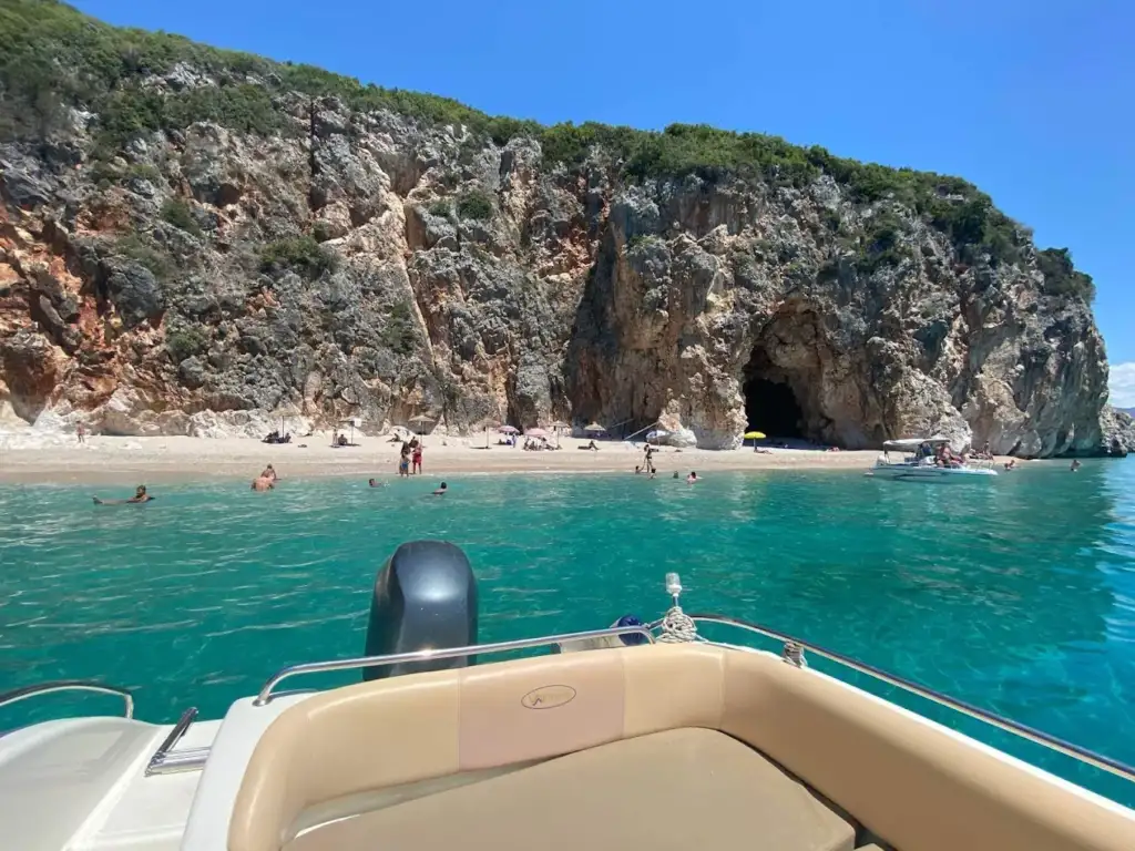 family boat tours Himara