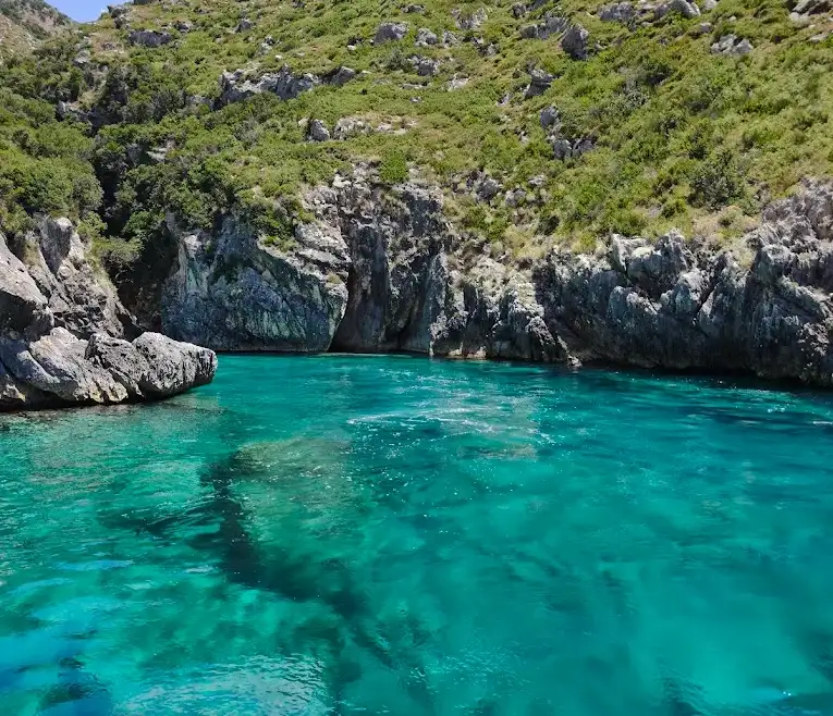 Is It Better to Book a Boat Tour in Advance in Himara?