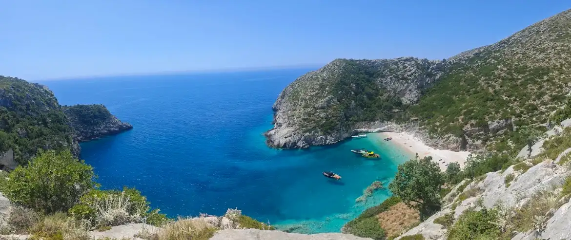 Can You Visit Grama Bay Without a Boat?